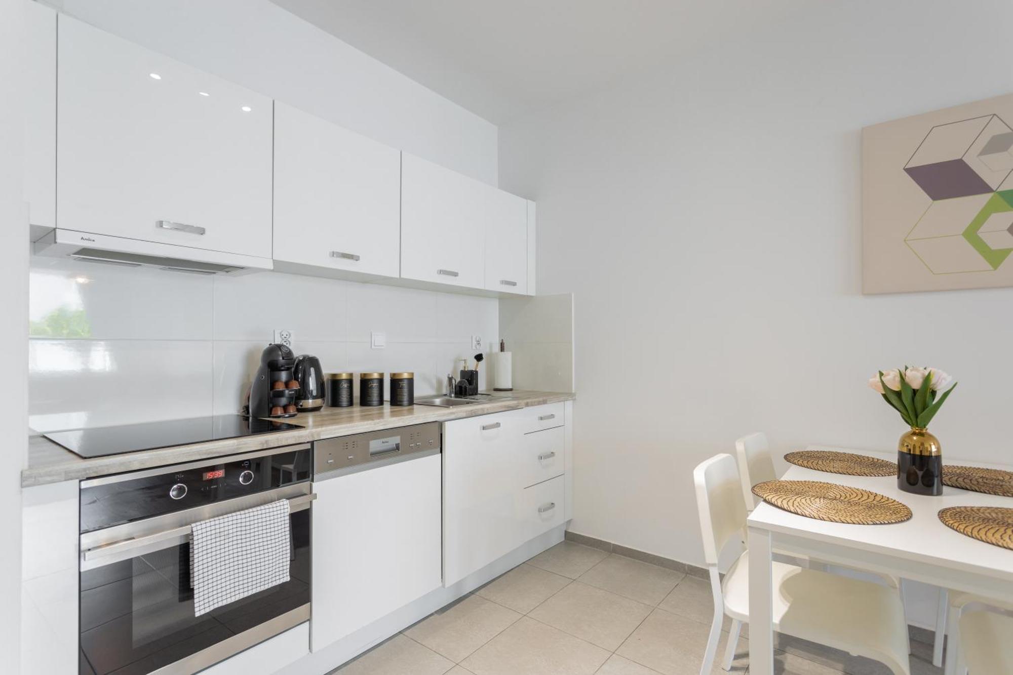 Urban Chic - Pereca - Rondo Onz - Luxury Warsaw Stays - 14 People Exterior photo